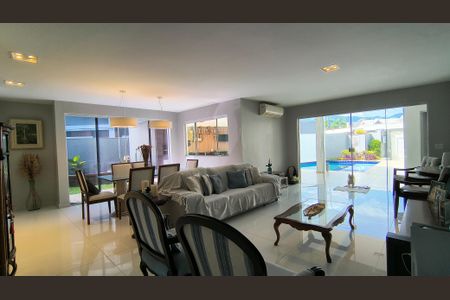 Sala de casa de condomínio à venda com 4 quartos, 300m² em Vargem Grande, Rio de Janeiro