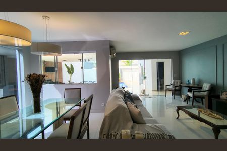 Sala de casa de condomínio à venda com 4 quartos, 300m² em Vargem Grande, Rio de Janeiro
