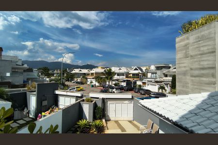 Casa de condomínio à venda com 300m², 4 quartos e 3 vagasVaranda da Suíte 1 e 2