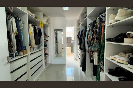 Casa de condomínio à venda com 300m², 4 quartos e 3 vagasCloset da Suíte 1