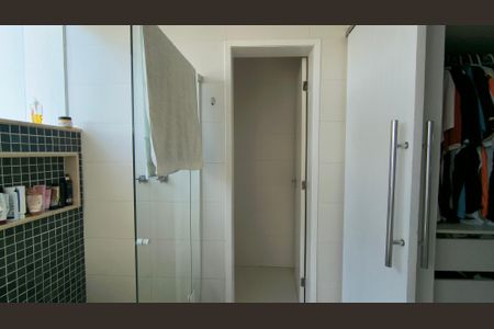 Casa de condomínio à venda com 300m², 4 quartos e 3 vagasBanheiro da Suíte 1