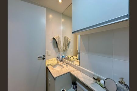 Apartamento à venda com 65m², 2 quartos e 2 vagasBanheiro Social 