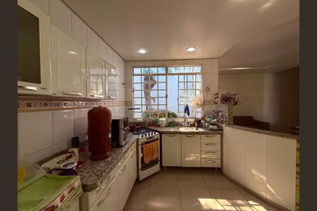 Casa à venda com 3 quartos, 171m² em Alto Caiçaras, Belo Horizonte