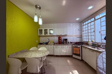 Casa à venda com 3 quartos, 171m² em Alto Caiçaras, Belo Horizonte