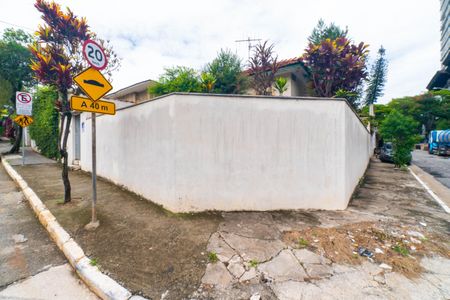 Casa para alugar com 377m², 3 quartos e 4 vagasFachada