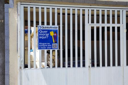 Casa para alugar com 100m², 3 quartos e 1 vagaFachada + placa