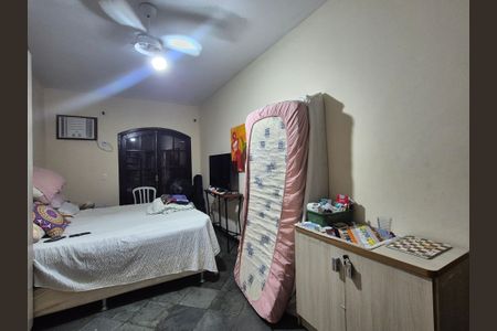 Casa de condomínio à venda com 200m², 4 quartos e 2 vagasQuarto 3
