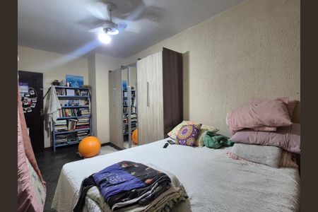 Casa de condomínio à venda com 200m², 4 quartos e 2 vagasQuarto 3
