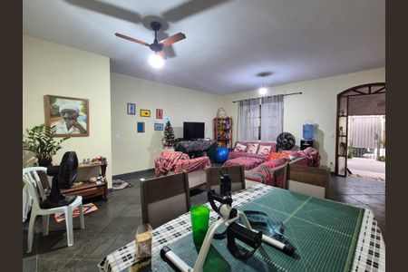 Sala  de casa de condomínio à venda com 4 quartos, 200m² em Vargem Pequena, Rio de Janeiro