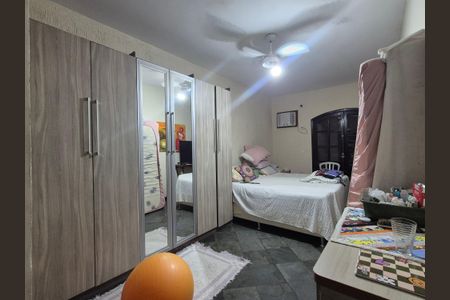Casa de condomínio à venda com 200m², 4 quartos e 2 vagasQuarto 3