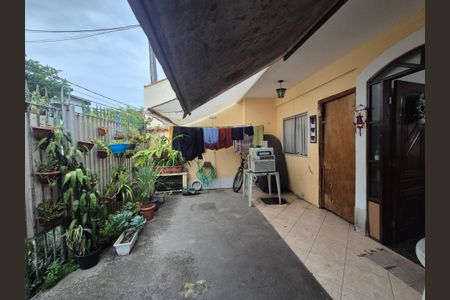 Casa de condomínio à venda com 200m², 4 quartos e 2 vagasVaranda 