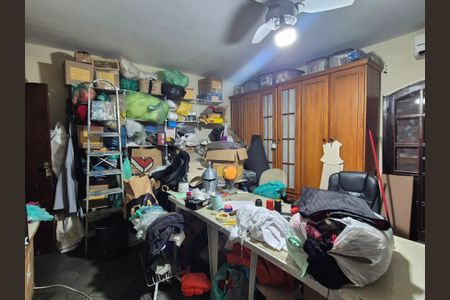 Casa de condomínio à venda com 200m², 4 quartos e 2 vagasSuíte 