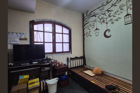 Casa de condomínio à venda com 200m², 4 quartos e 2 vagasQuarto 