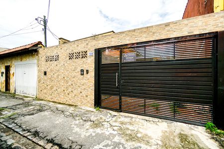 Casa à venda com 65m², 1 quarto e 3 vagas Casa à venda com 65m², 1 quarto e 3 vagasFachada