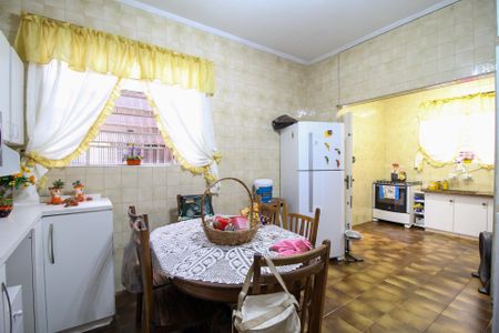 Casa à venda com 435m², 2 quartos e 4 vagas Casa à venda com 435m², 2 quartos e 4 vagasCozinha