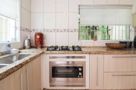 Casa à venda com 126m², 3 quartos e 2 vagas Casa à venda com 126m², 3 quartos e 2 vagasCozinha