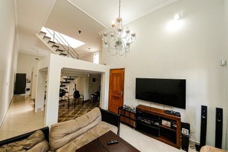 Casa para alugar com 3 quartos, 260m² em Jardim Independência (são Paulo), São Paulo