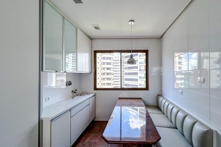 Apartamento para alugar com 191m², 4 quartos e 3 vagasCozinha - Armários