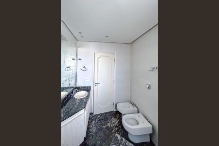 Apartamento para alugar com 191m², 4 quartos e 3 vagasBanheiro da Suíte 1