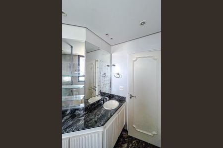 Apartamento para alugar com 191m², 4 quartos e 3 vagasBanheiro da Suíte 1