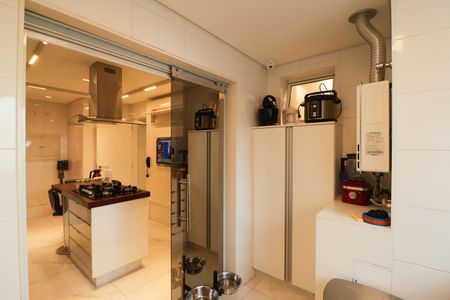 Apartamento à venda com 246m², 4 quartos e 5 vagasÁrea de Serviço e Banheiro de Serviço