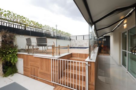 Apartamento à venda com 246m², 4 quartos e 5 vagasTerraço com Piscina