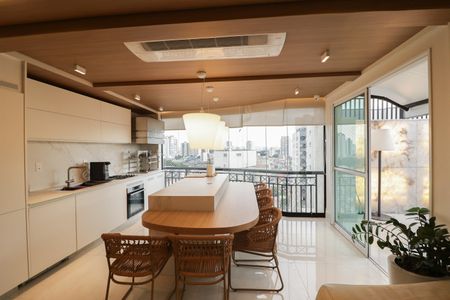 Apartamento à venda com 246m², 4 quartos e 5 vagasEspaço Gourmet