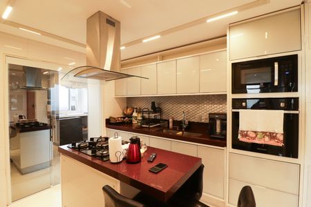 Apartamento à venda com 246m², 4 quartos e 5 vagasCozinha