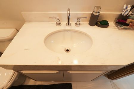 Apartamento à venda com 246m², 4 quartos e 5 vagasBanheiro da Suíte 1