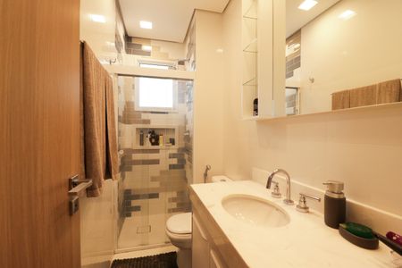 Apartamento à venda com 246m², 4 quartos e 5 vagasBanheiro da Suíte 1