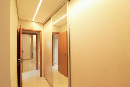 Apartamento à venda com 246m², 4 quartos e 5 vagasSuíte 3