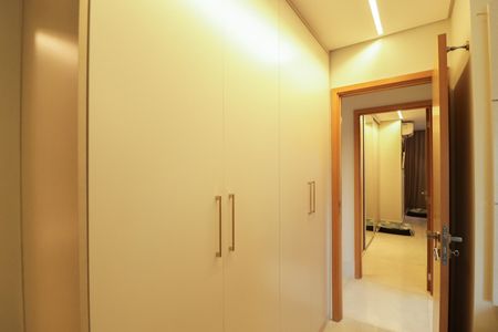 Apartamento à venda com 246m², 4 quartos e 5 vagas Suíte 2