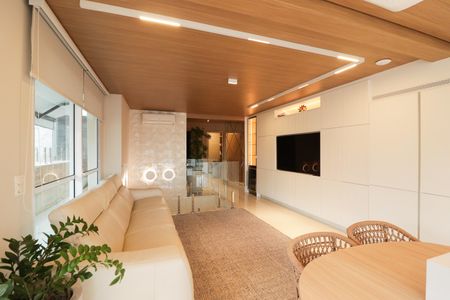 Apartamento à venda com 246m², 4 quartos e 5 vagasEspaço Gourmet