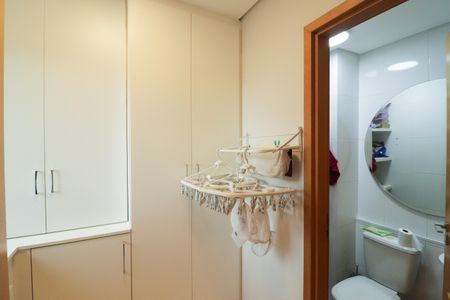 Apartamento à venda com 246m², 4 quartos e 5 vagasÁrea de Serviço e Banheiro de Serviço