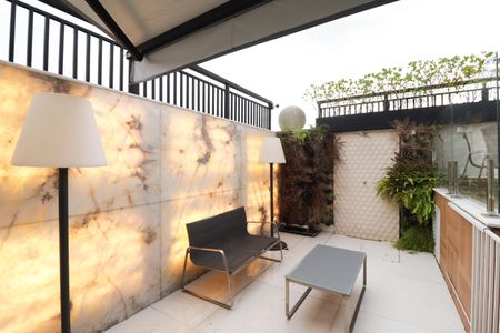 Apartamento à venda com 246m², 4 quartos e 5 vagasTerraço com Piscina