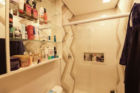 Apartamento à venda com 246m², 4 quartos e 5 vagasBanheiro da Suíte 2