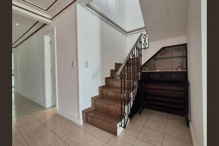 Apartamento à venda com 382m², 4 quartos e 3 vagasEscada 