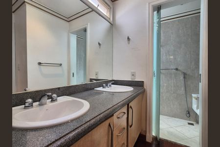 Apartamento à venda com 382m², 4 quartos e 3 vagasBanheiro 