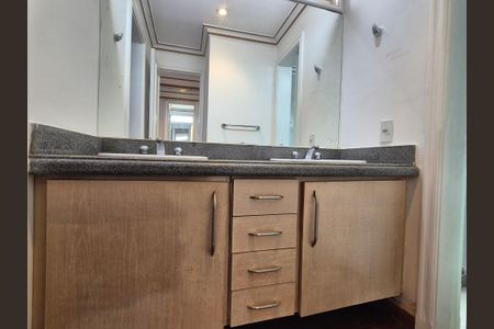 Apartamento à venda com 382m², 4 quartos e 3 vagasBanheiro 