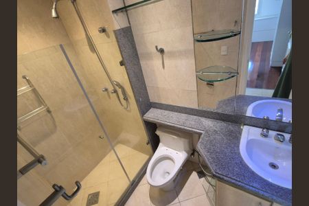 Apartamento à venda com 382m², 4 quartos e 3 vagasBanheiro 