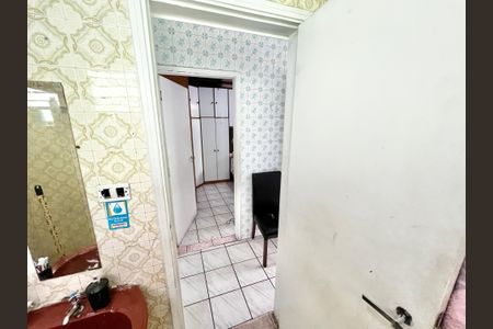 Casa à venda com 171m², 5 quartos e 2 vagas Casa à venda com 171m², 5 quartos e 2 vagasBanheiro 2