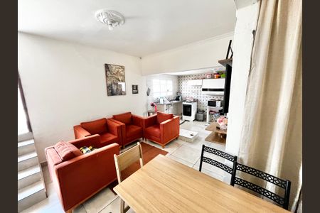 Casa à venda com 171m², 5 quartos e 2 vagas Casa à venda com 171m², 5 quartos e 2 vagasSala