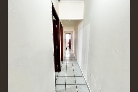 Casa à venda com 171m², 5 quartos e 2 vagas Casa à venda com 171m², 5 quartos e 2 vagasCorredor