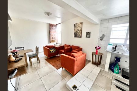 Casa à venda com 171m², 5 quartos e 2 vagas Casa à venda com 171m², 5 quartos e 2 vagasSala