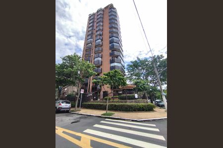 Apartamento à venda com 216m², 4 quartos e 3 vagasFachada e portaria