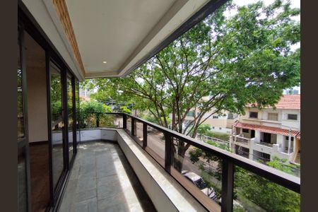 Apartamento à venda com 216m², 4 quartos e 3 vagasVaranda da Sala