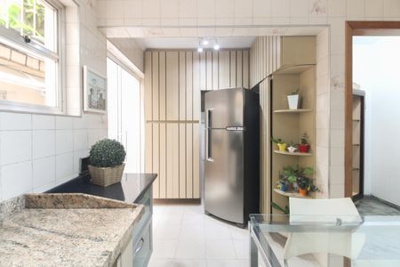 Casa à venda com 110m², 2 quartos e 2 vagasCozinha 