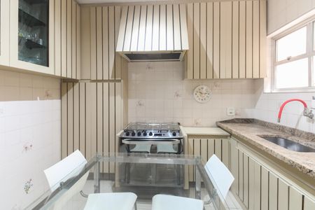 Casa à venda com 110m², 2 quartos e 2 vagasCozinha 