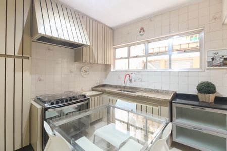 Casa à venda com 110m², 2 quartos e 2 vagasCozinha 