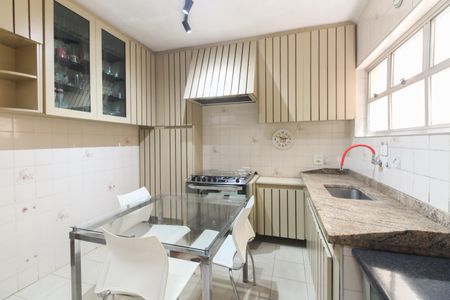 Casa à venda com 110m², 2 quartos e 2 vagasCozinha 
